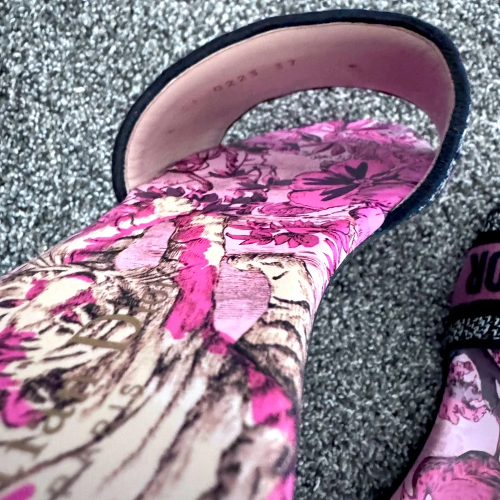 EUC🌸CHRISTIAN DIOR💐SOLDOUT LOGO SLIDES - Picture 8 of 11